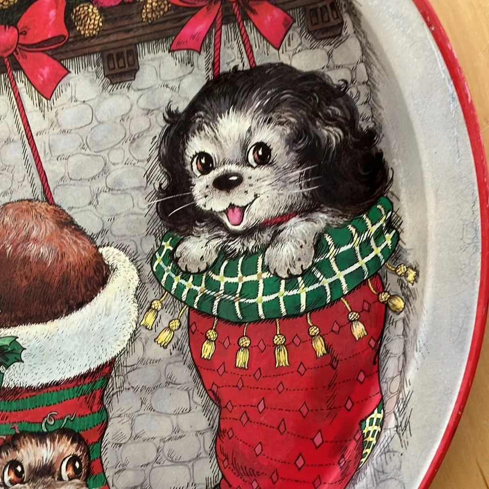 Vintage Collectible Tin Potpourri Press Cat & Dogs Holiday Serving Platter Tray.